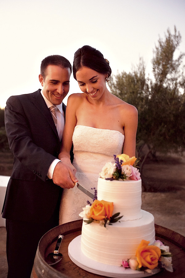 vineyard wedding at Sunstone Winery, Santa Ynez, California, photos by Santa Barbara, CA wedding photographers Ashleigh Taylor Photography | via junebugweddings.com