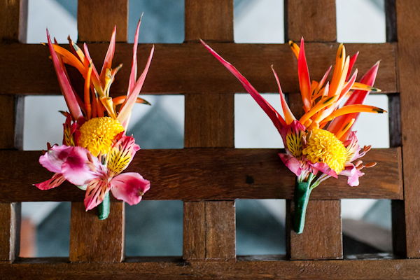 tropical Costa Rica destination wedding with photography by A Brit & A Blonde | junebugweddings.com