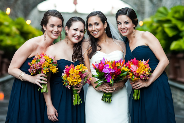 tropical Costa Rica destination wedding with photography by A Brit & A Blonde | junebugweddings.com