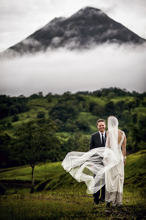 intimate destination wedding in Costa Rica, photos by Davina and Daniel | via junebugweddings.com