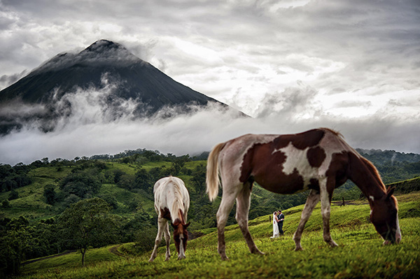 intimate destination wedding in Costa Rica, photos by Davina and Daniel | via junebugweddings.com