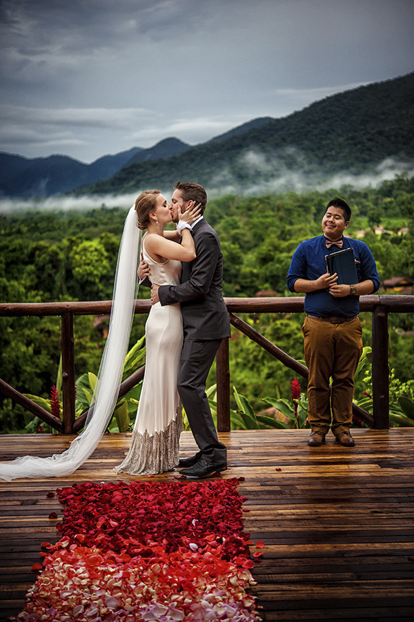 intimate destination wedding in Costa Rica, photos by Davina and Daniel | via junebugweddings.com