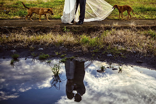 intimate destination wedding in Costa Rica, photos by Davina and Daniel | via junebugweddings.com