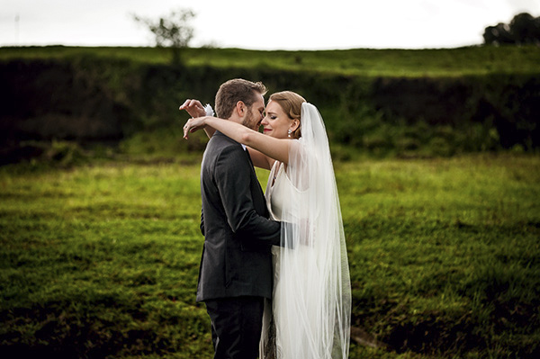 intimate destination wedding in Costa Rica, photos by Davina and Daniel | via junebugweddings.com