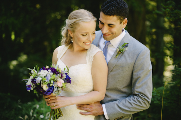 natural, outdoors wedding in Portland, Oregon at Hoyt Arboretum, wedding photo by Aaron Courter Photography | via junebugweddings.com