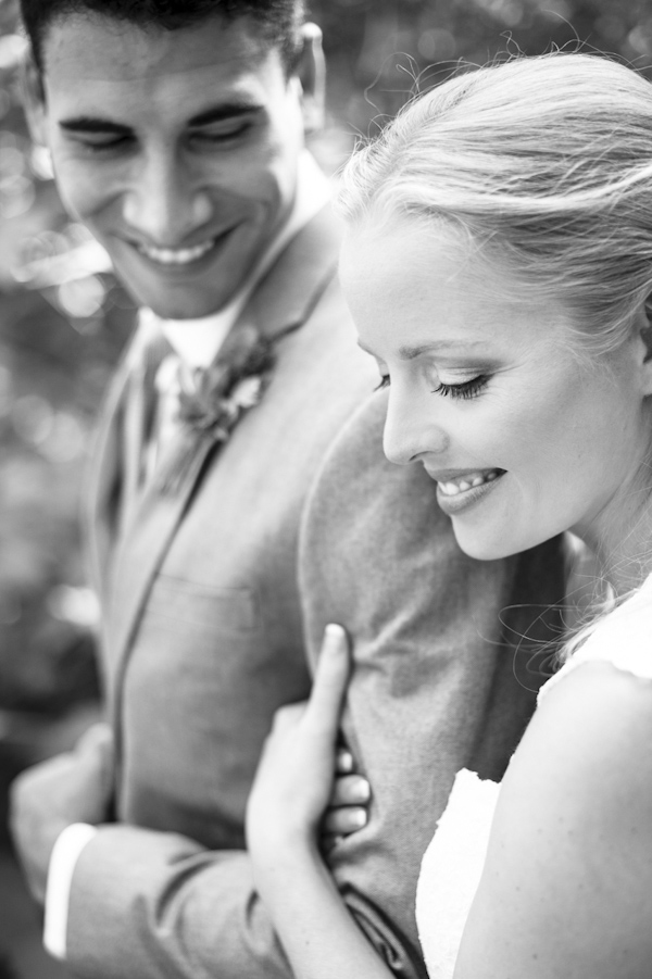 natural, outdoors wedding in Portland, Oregon at Hoyt Arboretum, wedding photo by Aaron Courter Photography | via junebugweddings.com