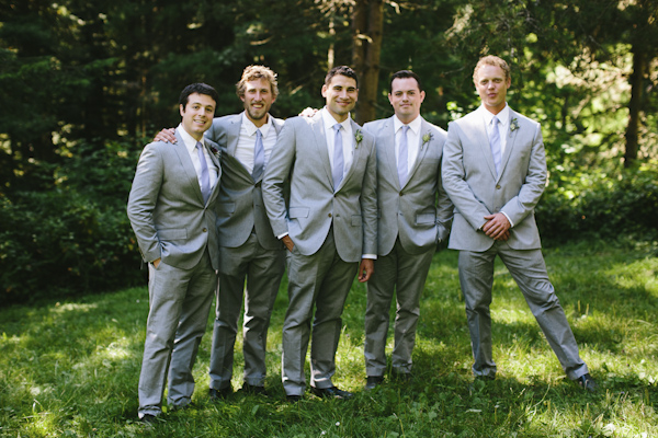 natural, outdoors wedding in Portland, Oregon at Hoyt Arboretum, wedding photo by Aaron Courter Photography | via junebugweddings.com