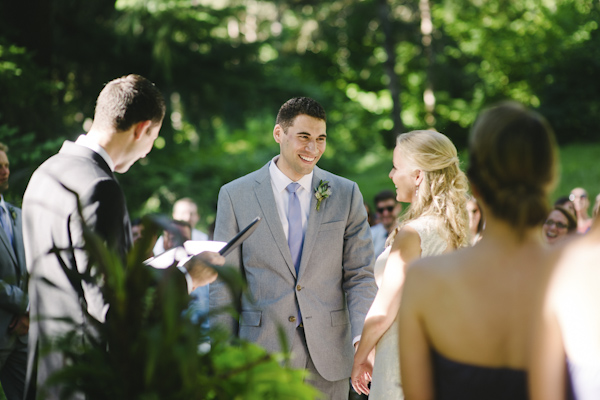 natural, outdoors wedding in Portland, Oregon at Hoyt Arboretum, wedding photo by Aaron Courter Photography | via junebugweddings.com