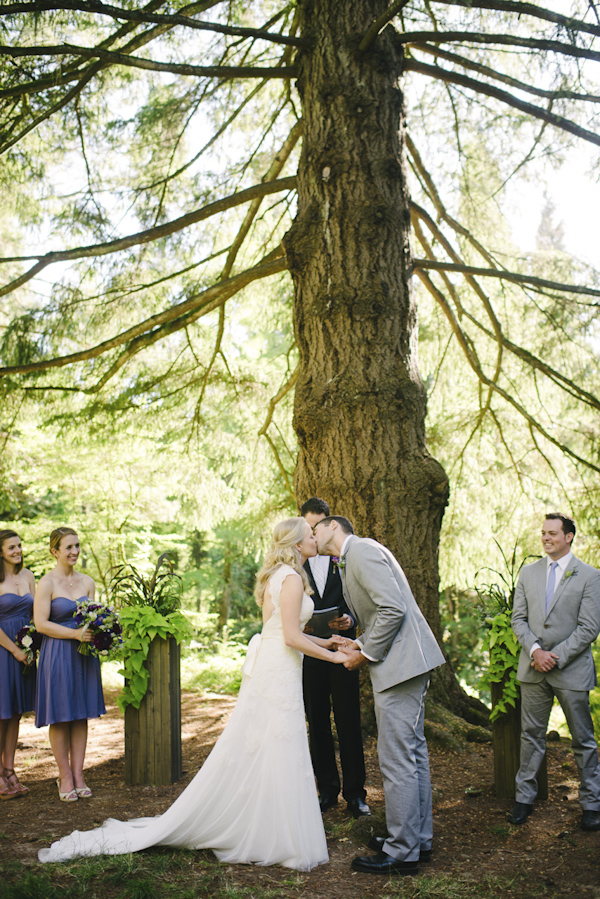 natural, outdoors wedding in Portland, Oregon at Hoyt Arboretum, wedding photo by Aaron Courter Photography | via junebugweddings.com