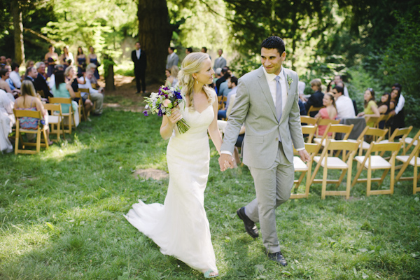 natural, outdoors wedding in Portland, Oregon at Hoyt Arboretum, wedding photo by Aaron Courter Photography | via junebugweddings.com