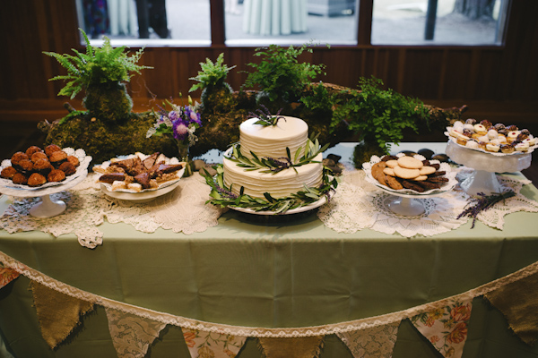 natural, outdoors wedding in Portland, Oregon at Hoyt Arboretum, wedding photo by Aaron Courter Photography | via junebugweddings.com