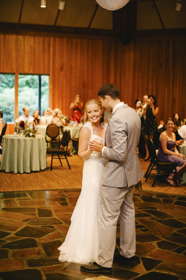 natural, outdoors wedding in Portland, Oregon at Hoyt Arboretum, wedding photo by Aaron Courter Photography | via junebugweddings.com