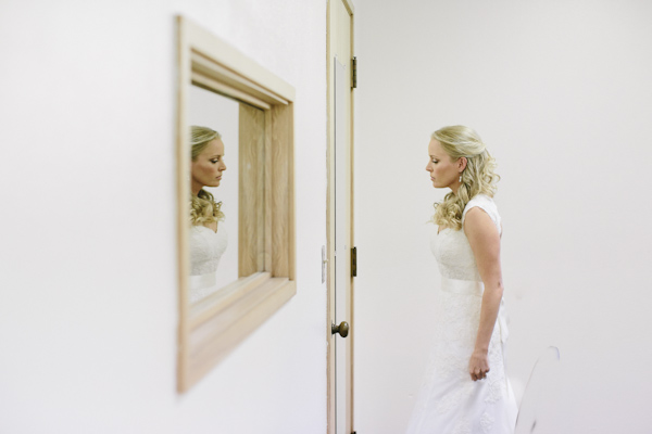 natural, outdoors wedding in Portland, Oregon at Hoyt Arboretum, wedding photo by Aaron Courter Photography | via junebugweddings.com