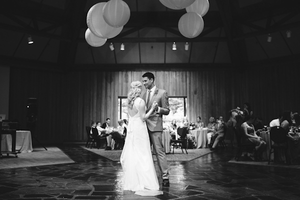 natural, outdoors wedding in Portland, Oregon at Hoyt Arboretum, wedding photo by Aaron Courter Photography | via junebugweddings.com