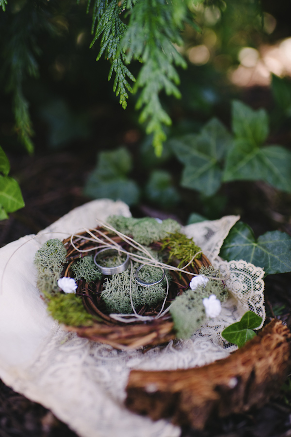 natural, outdoors wedding in Portland, Oregon at Hoyt Arboretum, wedding photo by Aaron Courter Photography | via junebugweddings.com