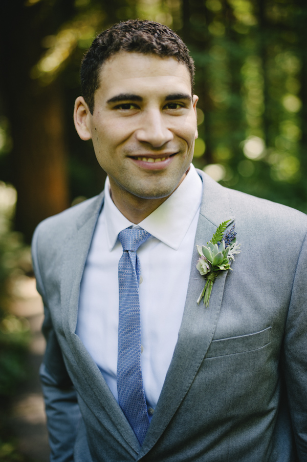 natural, outdoors wedding in Portland, Oregon at Hoyt Arboretum, wedding photo by Aaron Courter Photography | via junebugweddings.com