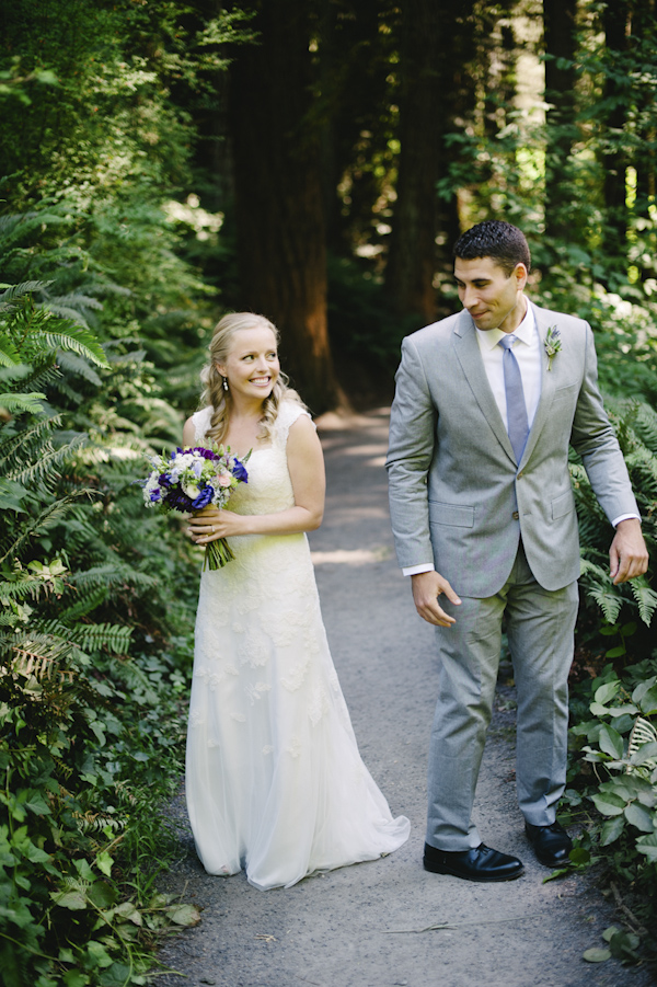 natural, outdoors wedding in Portland, Oregon at Hoyt Arboretum, wedding photo by Aaron Courter Photography | via junebugweddings.com