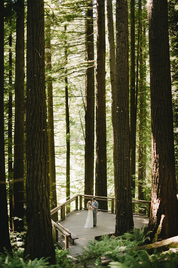 natural, outdoors wedding in Portland, Oregon at Hoyt Arboretum, wedding photo by Aaron Courter Photography | via junebugweddings.com