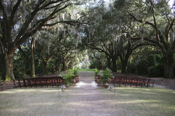 wedding at Legare Waring House in Charleston, South Carolina, photo by Paige Winn Photo | via junebugweddings.com