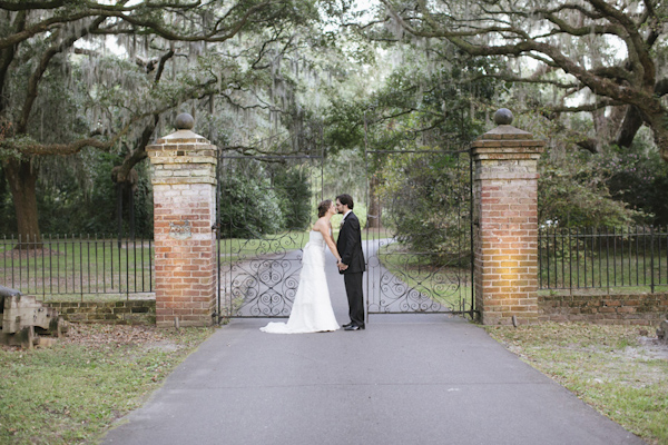 wedding at Legare Waring House in Charleston, South Carolina, photo by Paige Winn Photo | via junebugweddings.com