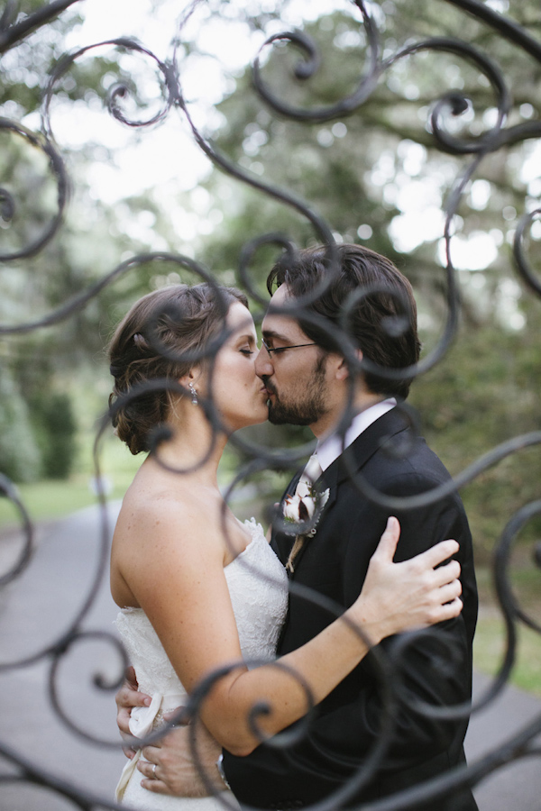 wedding at Legare Waring House in Charleston, South Carolina, photo by Paige Winn Photo | via junebugweddings.com