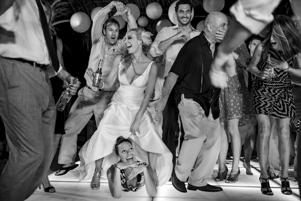 hilarious wedding photo by Morgan Lynn Razi of Morgan Lynn Photography | via junebugweddings.com