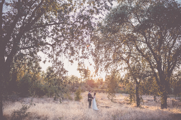 autumnal backyard wedding in Granite Bay, California with photos by Kris Holland Photography | junebugweddings.com (1)