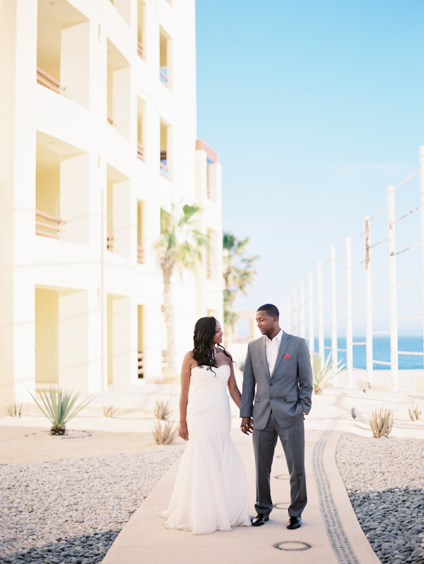 Cinco de Mayo destination wedding in Cabos San Lucas with photos by Jillian Mitchell | via junebugweddings.com (21)