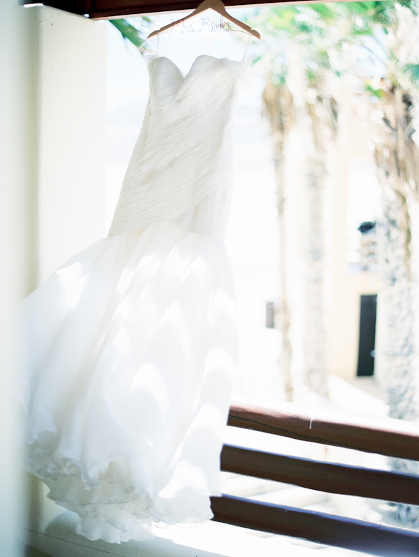 Cinco de Mayo destination wedding in Cabos San Lucas with photos by Jillian Mitchell | via junebugweddings.com (35)