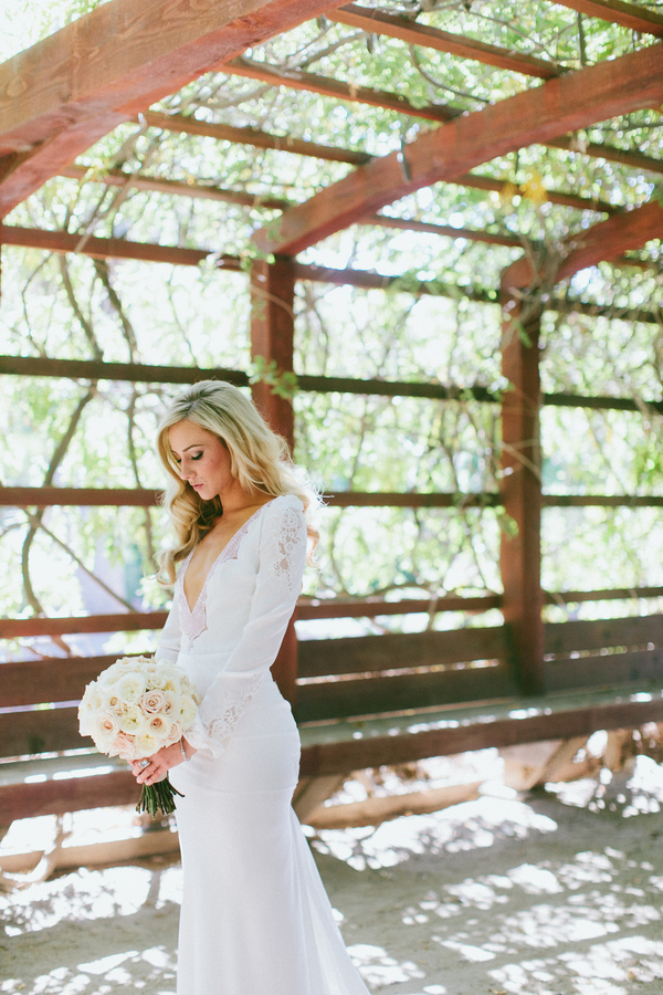 dramatic and sophisticated bridal style, photos by Wai Reyes Photography | via junebugweddings.com (16)