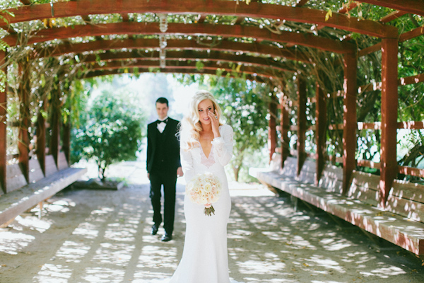 dramatic and sophisticated bridal style, photos by Wai Reyes Photography | via junebugweddings.com (14)