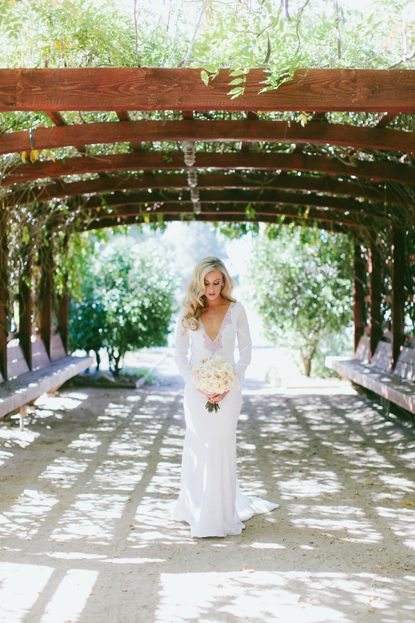 dramatic and sophisticated bridal style, photos by Wai Reyes Photography | via junebugweddings.com (17)