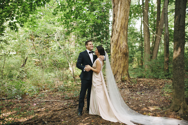 navy and pink garden wedding in Ohio, photo by Ely Brothers | via junebugweddings.com