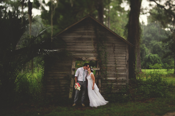 rain on wedding day at Glen Venue, Florida, photo by Jason Mize | via junebugweddings.com