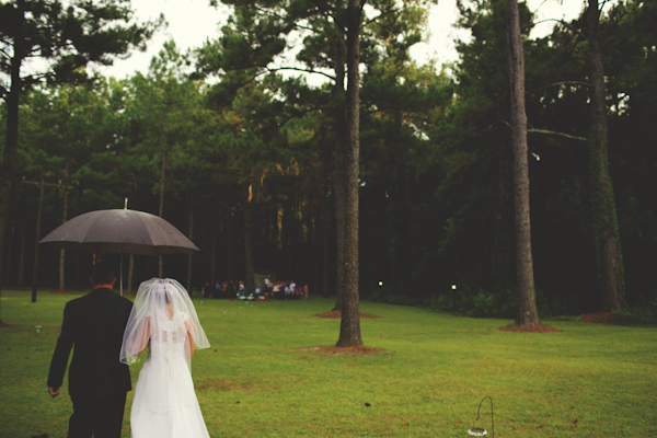 rain on wedding day at Glen Venue, Florida, photo by Jason Mize | via junebugweddings.com