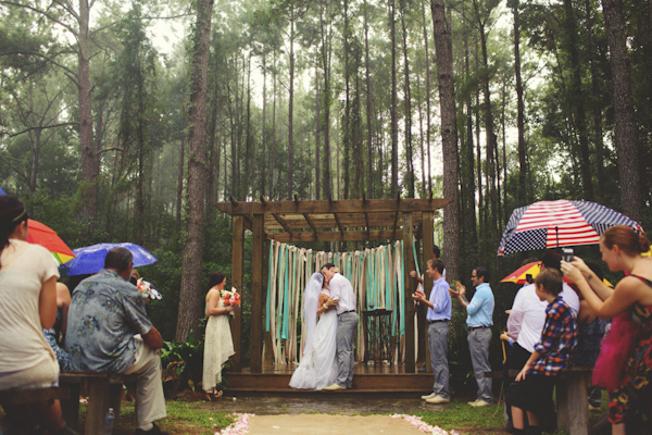 rain on wedding day at Glen Venue, Florida, photo by Jason Mize | via junebugweddings.com