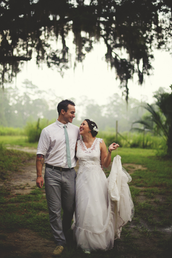 rain on wedding day at Glen Venue, Florida, photo by Jason Mize | via junebugweddings.com