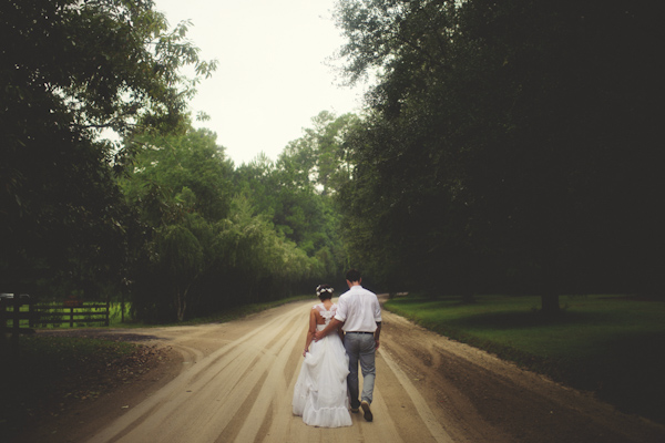 rain on wedding day at Glen Venue, Florida, photo by Jason Mize | via junebugweddings.com