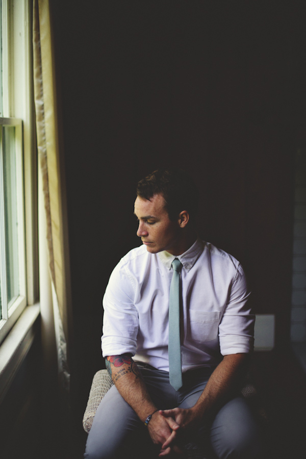 rain on wedding day at Glen Venue, Florida, photo by Jason Mize | via junebugweddings.com