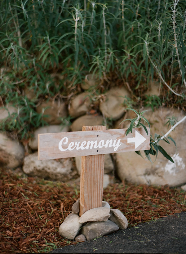 coral and teal California wedding from XOXO Bride with photos by Raya Carlisle | via junebugweddings.com (23)