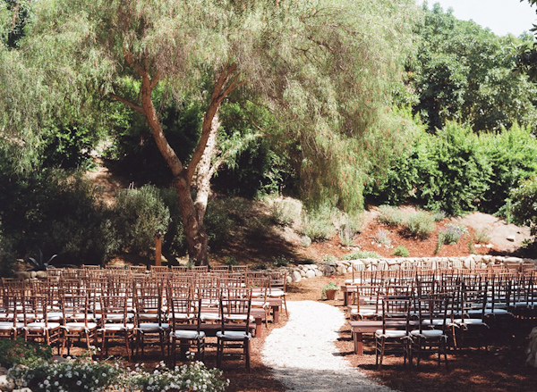 coral and teal California wedding from XOXO Bride with photos by Raya Carlisle | via junebugweddings.com (22)