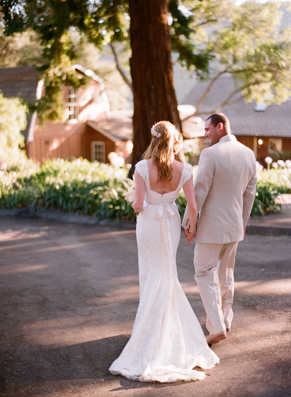 coral and teal California wedding from XOXO Bride with photos by Raya Carlisle | via junebugweddings.com (17)