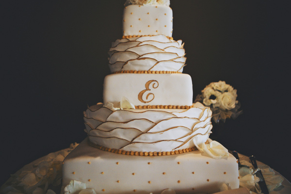 modern elegant gold and black wedding at Legend at Bergamont, photo by DWJohnson Studio | via junebugweddings.com