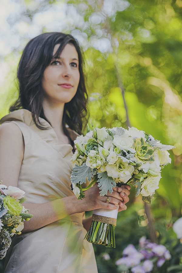 organic outdoor summer wedding at Holly Farm - photo by Lisa Lefringhouse Photography | via junebugweddings.com