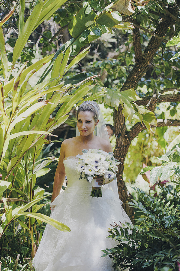 organic outdoor summer wedding at Holly Farm - photo by Lisa Lefringhouse Photography | via junebugweddings.com