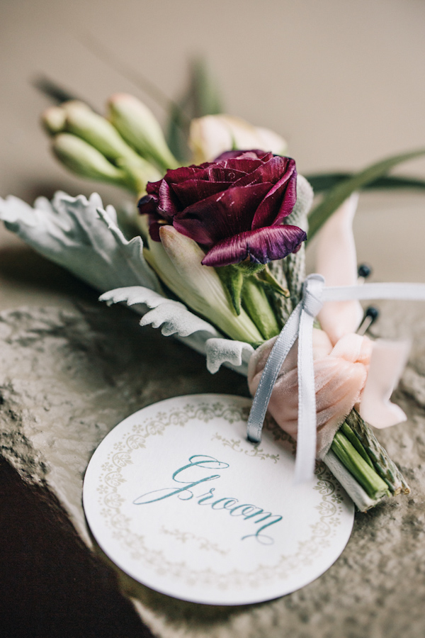 romantic blush and gold wedding inspiration shoot with photos by Vue Photography | via junebugweddings.com