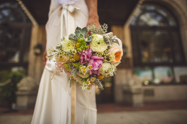 vibrant urban wedding in Los Angeles with photos by Jeff Newsom | via junebugweddings.com (30)