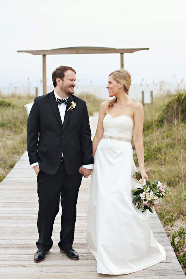 North Carolina wedding at The Carolina Yacht Club, photo by Whitebox Photo | via junebugweddings.com