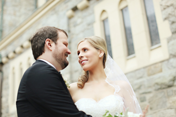 North Carolina wedding at The Carolina Yacht Club, photo by Whitebox Photo | via junebugweddings.com