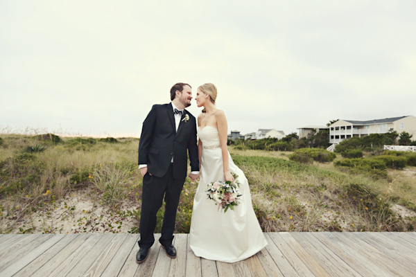 North Carolina wedding at The Carolina Yacht Club, photo by Whitebox Photo | via junebugweddings.com